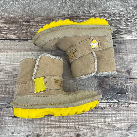 Crocs Faux Fur Boots Childrens Size 9 Sherpa Lined Snow Warm READ CONDITION - Picture 6 of 15